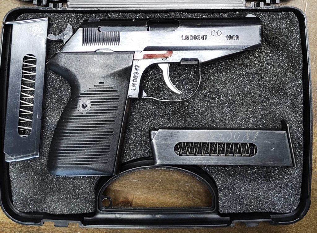 Pistolet P83